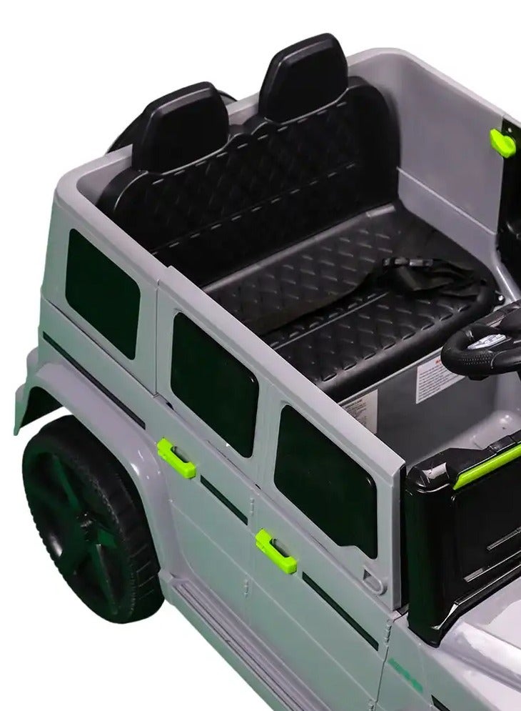 كيوت نينوز سيارة أطفال كهربائية جي كلاس رمادية 12 فولت - مقاعد جلدية، ماطورين 380 واط، ومزايا ترفيهية مميزة - Image 3