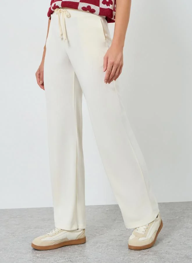 تايك تو بنطال بأرجل واسعة برباط سحب