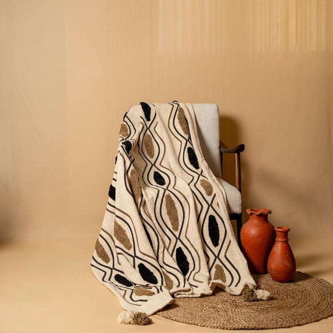 CHIC BEIGE BLACK PATTERNED COTTON THROW WITH NATURAL WOVEN BASE VERSATILE ELEGANCE FOR EVERY SPACE IDEAL FOR LIVING ROOM SOFA BED AND CHAIR 180X130 CM