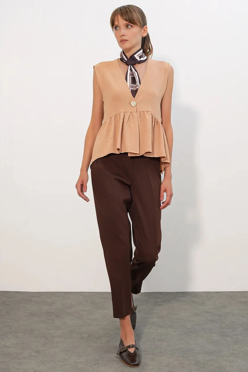 بيغ دارت BDART V-Neck Buttoned Sleeveless Blouse