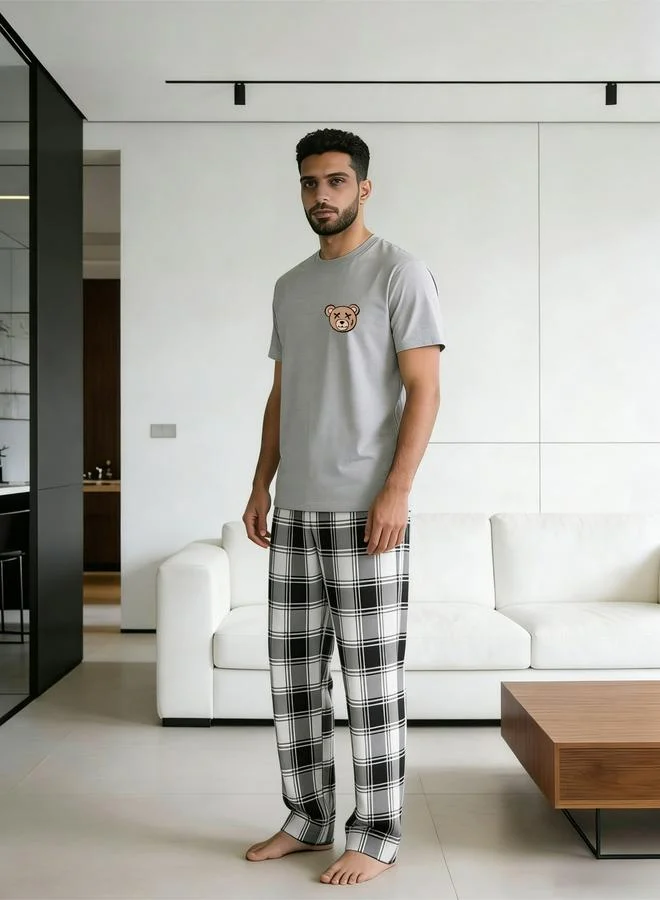 تايك تو مجموعة من بنطال كاروهات وتيشيرت بياقة دائرية للرجال