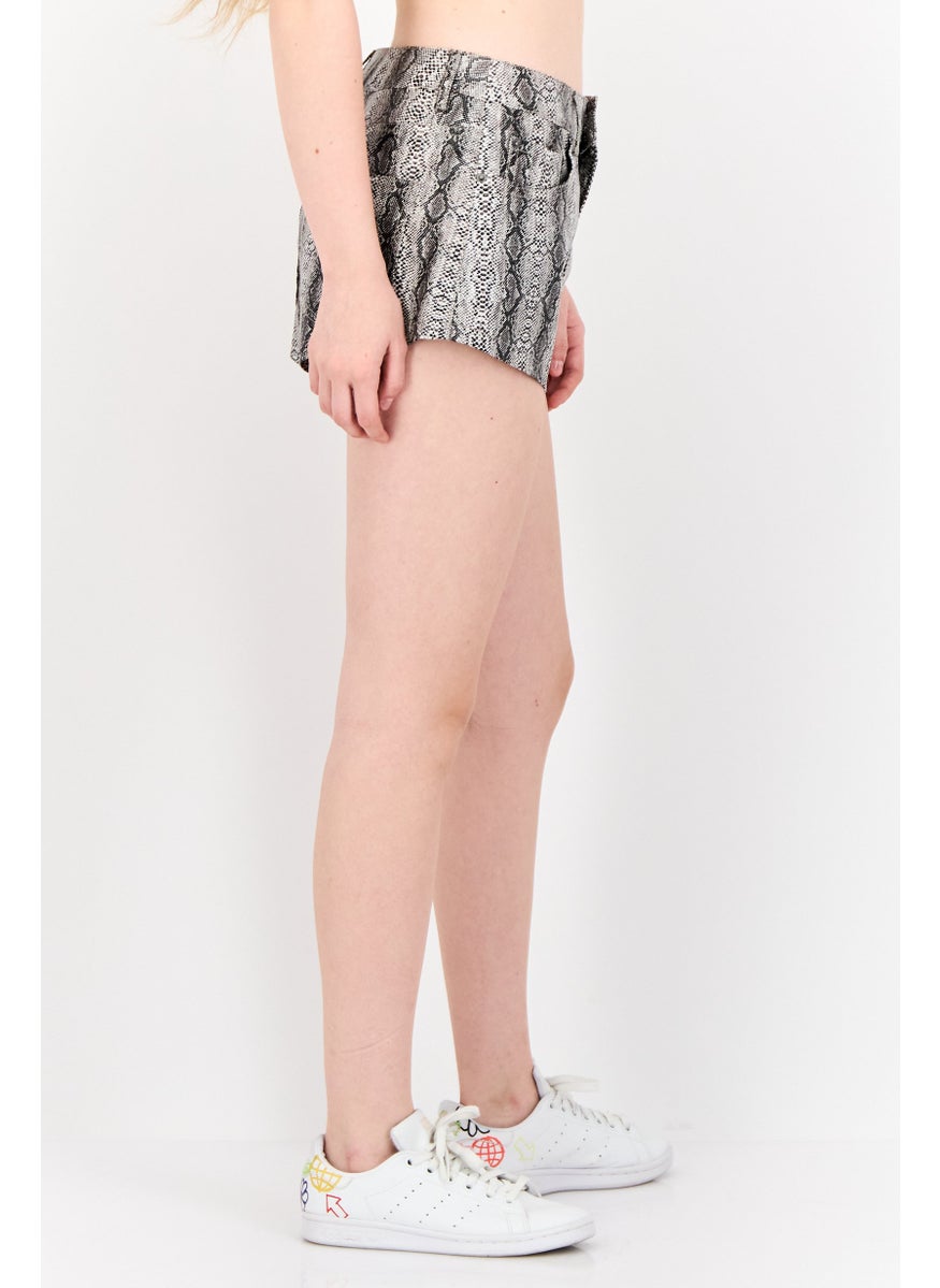 Pimkie Women Snakeskin Basic Short, Multicolor  - Image 2