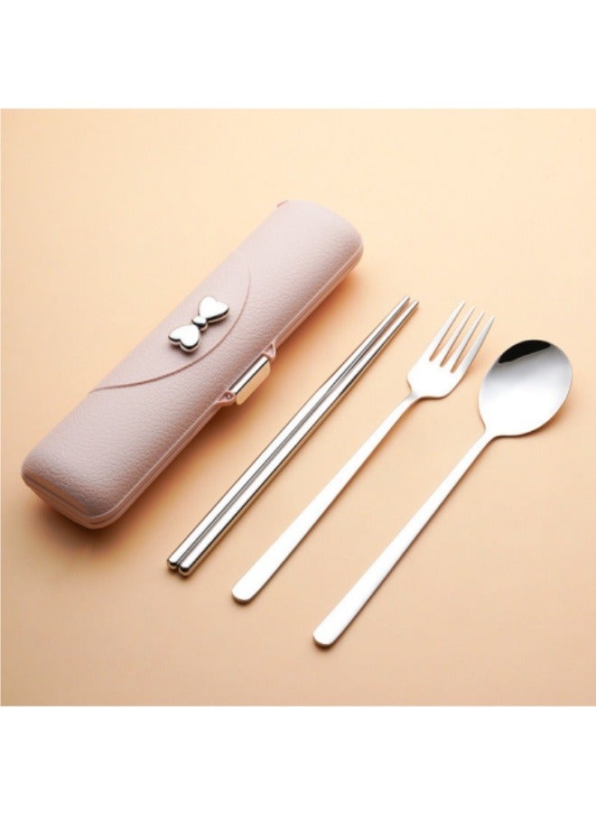 مجموعة أدوات مائدة محمولة من الفولاذ المقاوم للصدأ 304، طقم ملاعق وشوك وعيدان طعام مع صندوق تخزين فيونكة باللون الوردي - Image 5