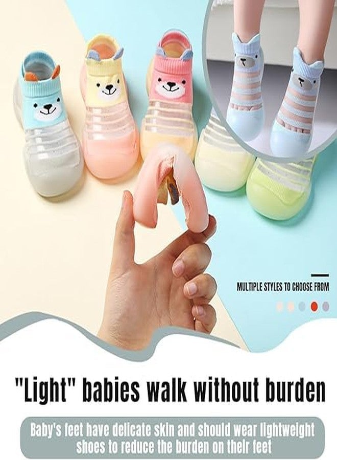 ARUP حذاء المشي الأول للأطفال الصغار، بنعل مطاطي ناعم برسومات كرتونية، مانع للانزلاق، مناسب للأرضيات الداخلية، للأولاد والبنات | قبضة سيليكون غير سامة | جوارب حريرية لطيفة بتصميم دب لطيف من قماش لطيف على البشرة (مقاسات الأحذية البريطانية، للأطفال الصغار، الفئة العمرية: متوسط، 3.5 سنوات، 4 سنوات) - Image 2