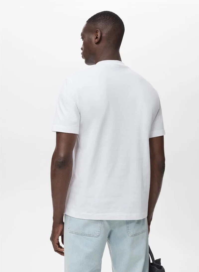 مانجو مان تيشيرت بياقة مستديرة وأكمام قصيرة