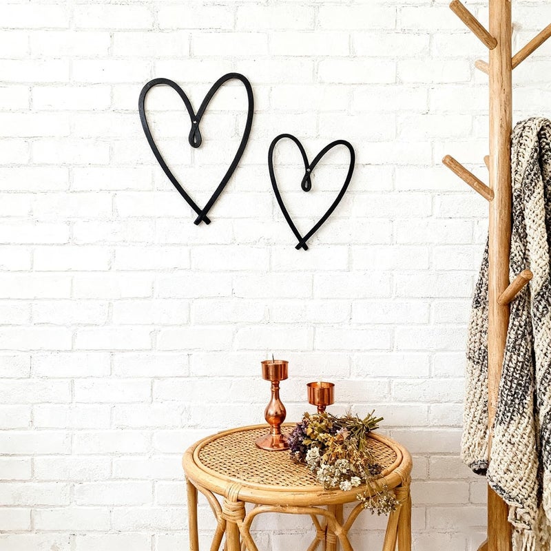 Nan 2 Pcs Metal Heart Wall Decor - Modern Bedroom Art for Valentine's Day or Christmas - Image 3
