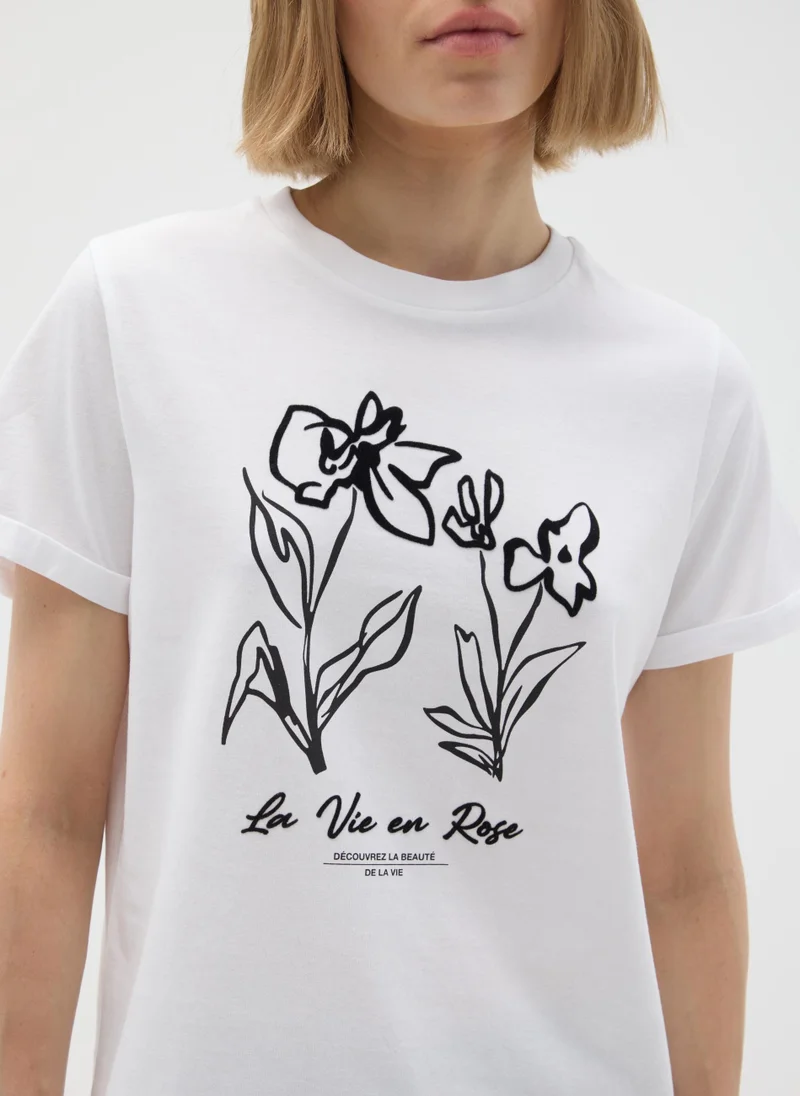او في اس WHITE PURE COTTON REGULAR FIT T-SHIRT WITH FLORAL PRINT