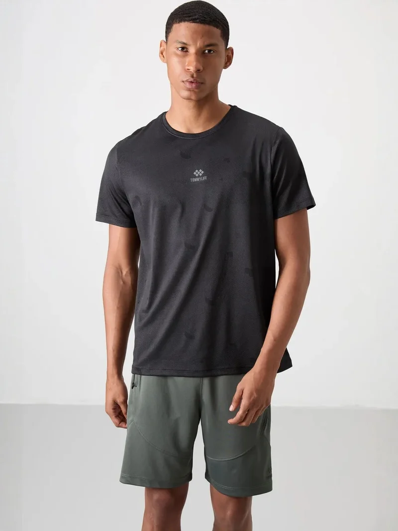 تومي لايف TOMMY Men's Solid Bird's Eye Crew Neck T-Shirt