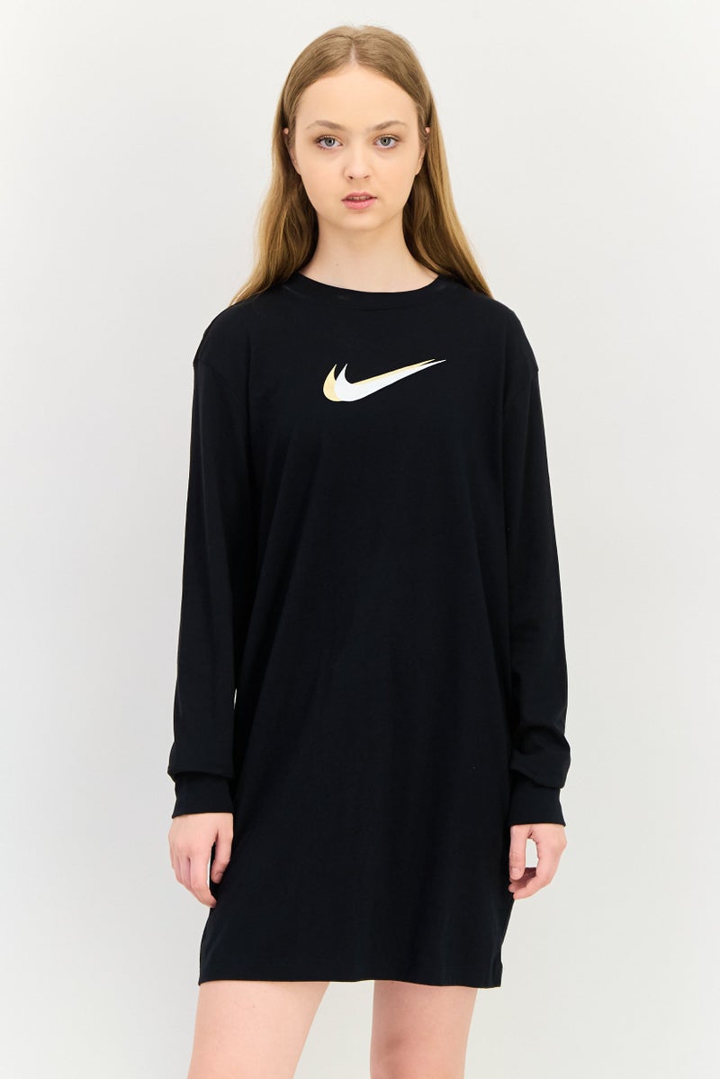 Nike فستان ميني طويل الأكمام فضفاض للنساء للأنشطة الخارجية - Image 1