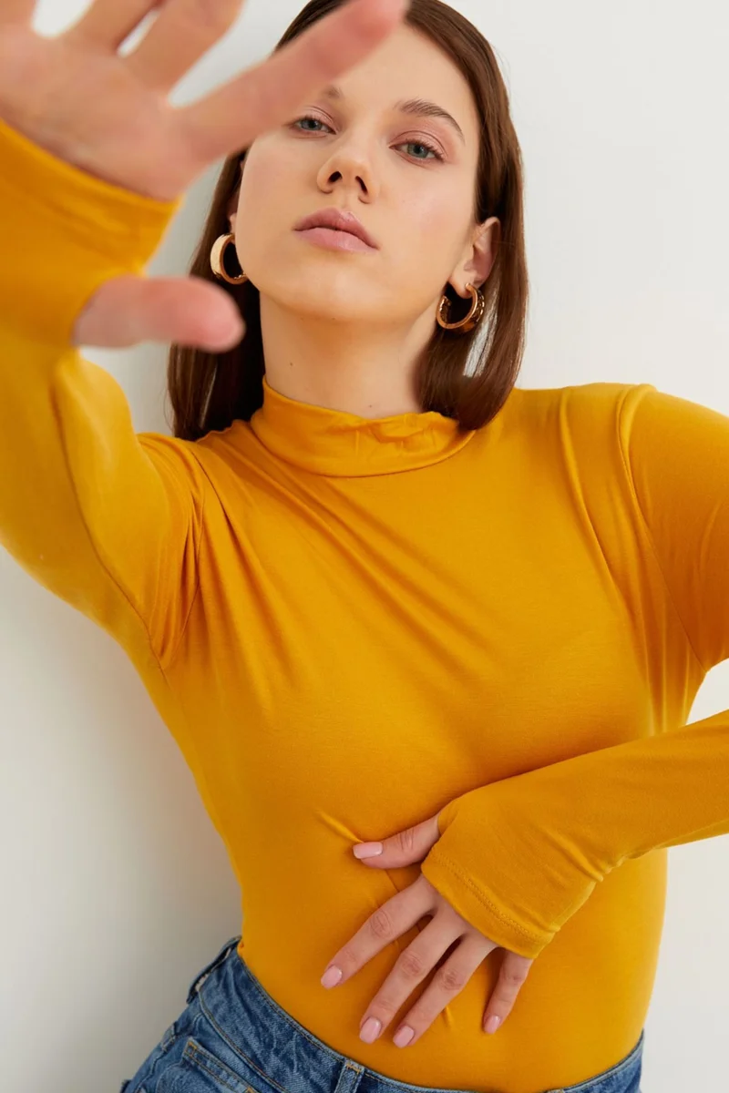 بيبانتولون BIPANTOLON Women's Slim Fit Half Turtleneck Bodysuit