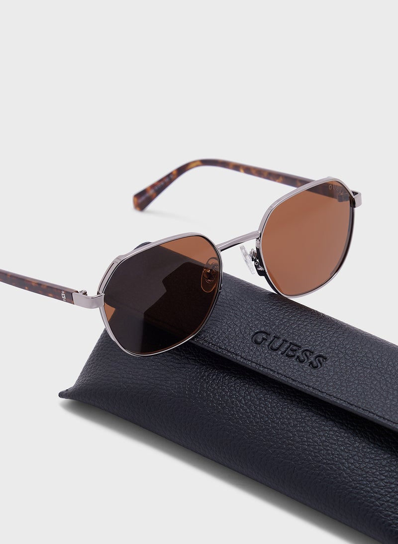 GUESS Uv Protected Round Sunglasses - Image 4