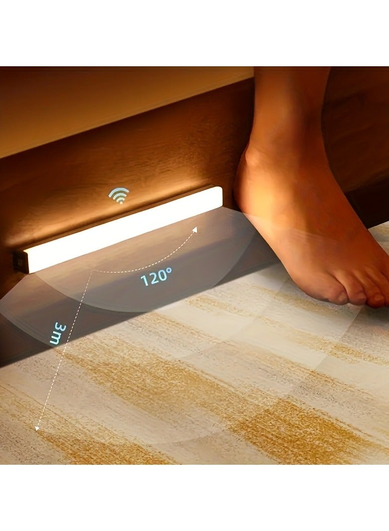 ضوء خزانة مستشعر الحركة مع شريط مغناطيسي، مصباح LED يعمل عبر USB تحت الخزانة، شريط إضاءة ليلي يمكن تثبيته في أي مكان لخزانة الملابس، والخزانة، والمطبخ، والممرات والسلالم (ضوء دافئ) - Image 1