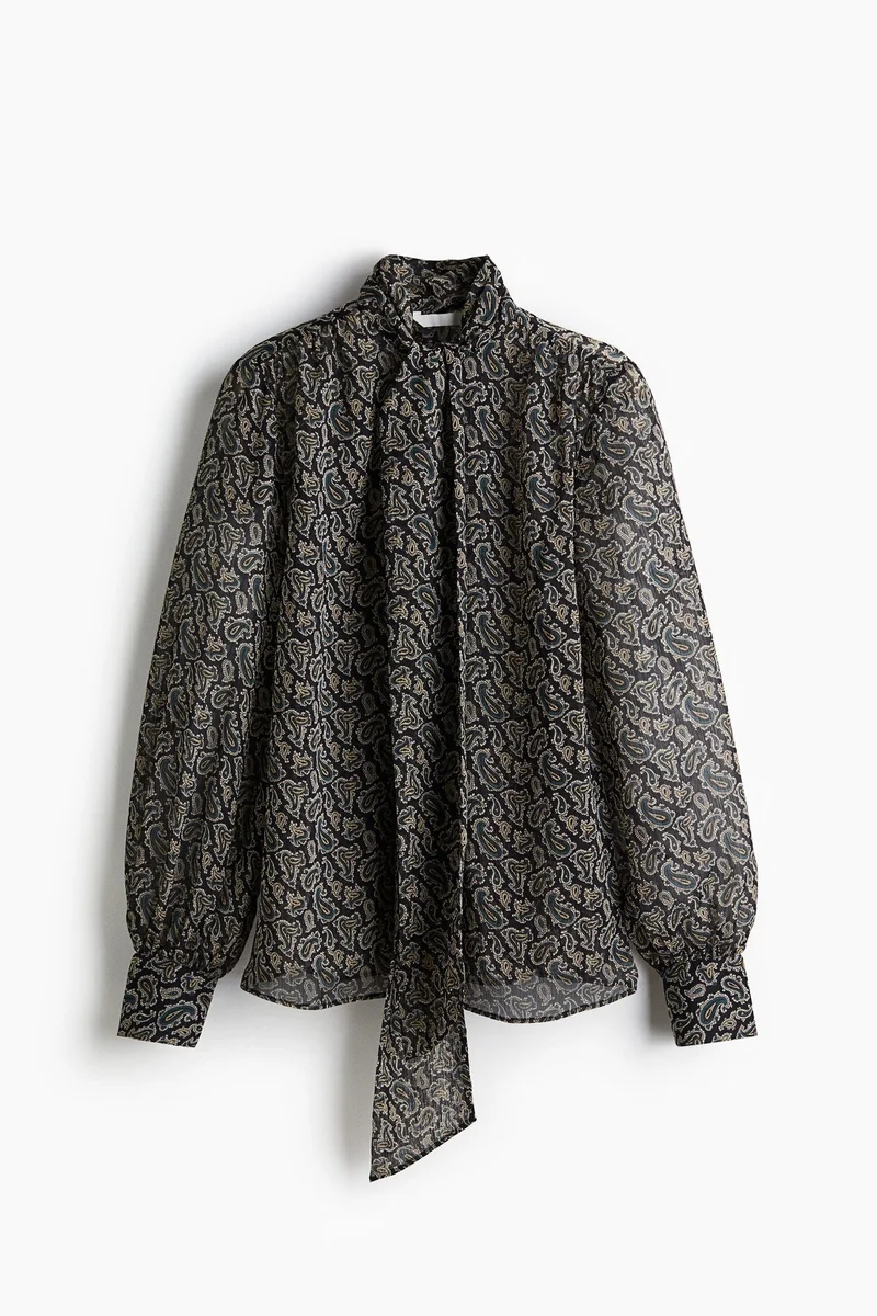 اتش اند ام بلوزة من الشيفون برباط على الرقبة