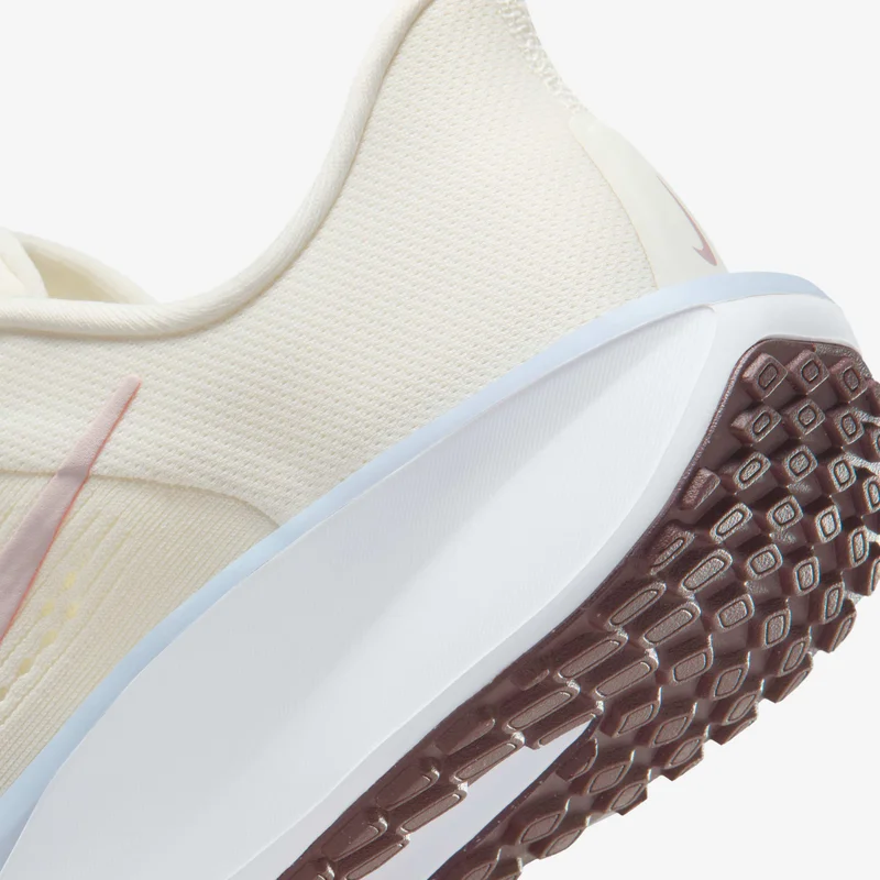 Nike White Women's Quest 6 Road Running Shoes for Women | Best Price UAE