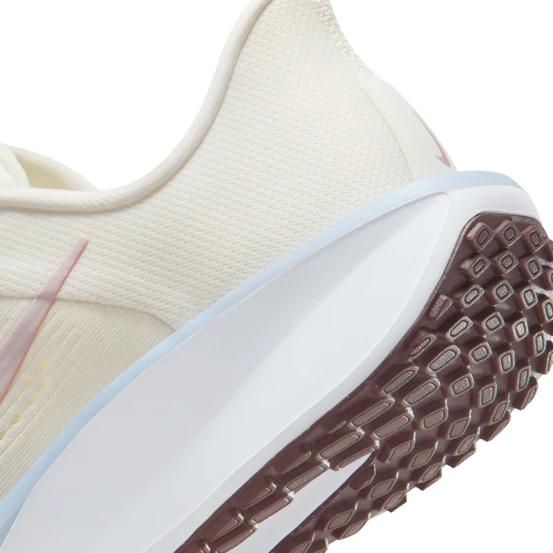 Nike White Women's Quest 6 Road Running Shoes for Women | Best Price UAE