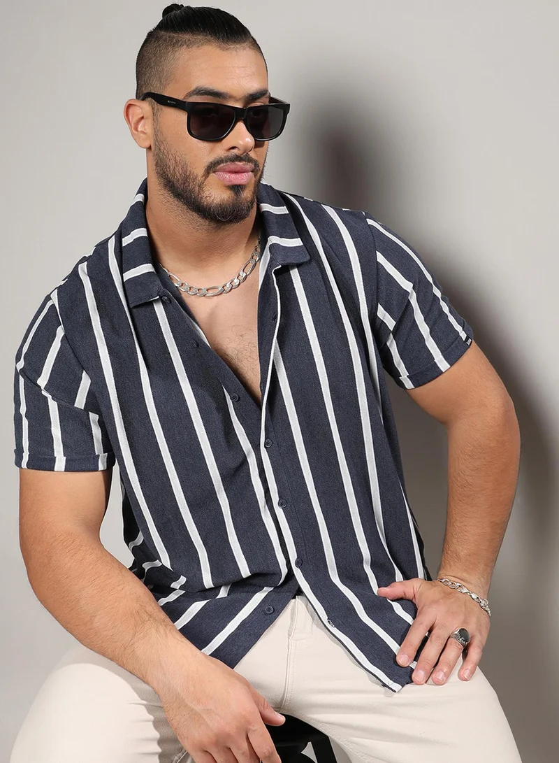 انستافاب بلس قميص رجالي أزرق بروسي بياقة هالو مخططة للملابس الكاجوال