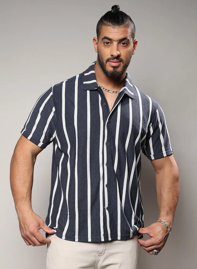 انستافاب بلس قميص رجالي أزرق بروسي بياقة هالو مخططة للملابس الكاجوال