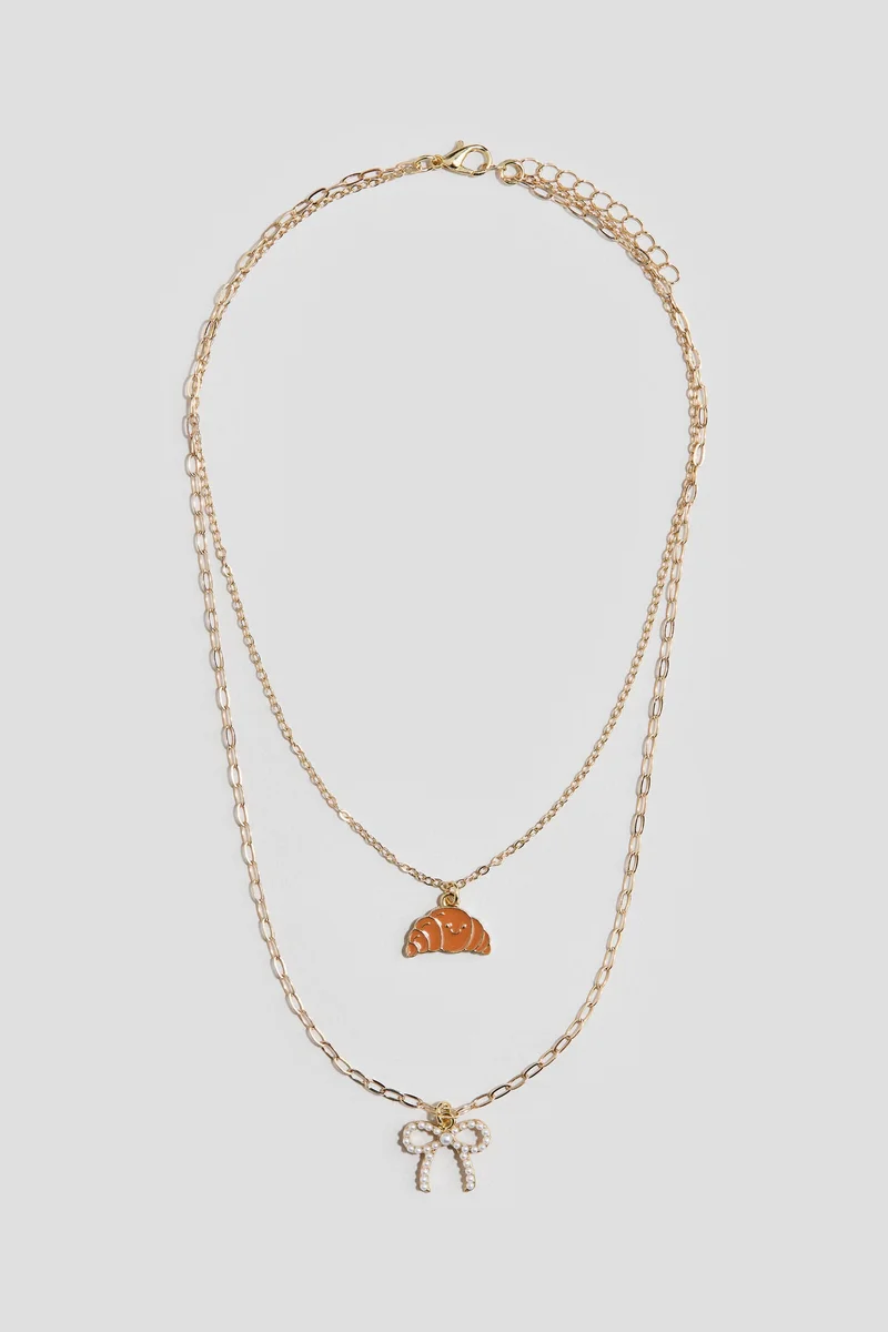 اتش اند ام قلادة ثنائية الخيوط مزيّنة بحلية