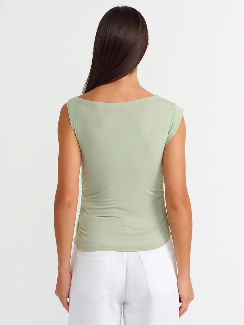 ديلفين DILVIN Sleeveless Boat Neck Slim-fit Blouse