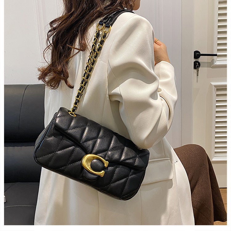 coachoutlet Coach Tabby Camera Bag Shoulder Bag In Loved Leather with Quilting Fashion Style Women's bag Black - Image 5