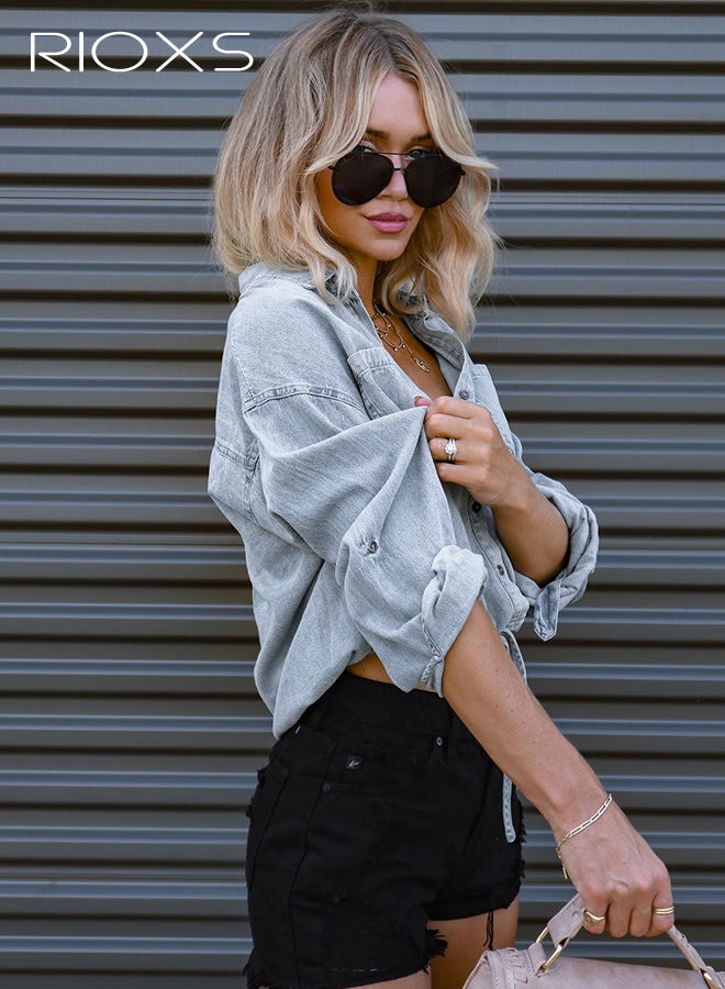 ريوكس قمصان جينز قصيرة للنساء، قمصان غير رسمية بأكمام طويلة وياقة وأزرار وأربطة عند الحافة وجيب على الصدر، جاكيت جينز قصير عصري وواسع للربيع والخريف مع أكمام قابلة للطي للارتداء اليومي، والتنقل، والعطلات، والمواعيد الغرامية، أزرق فاتح - Image 2