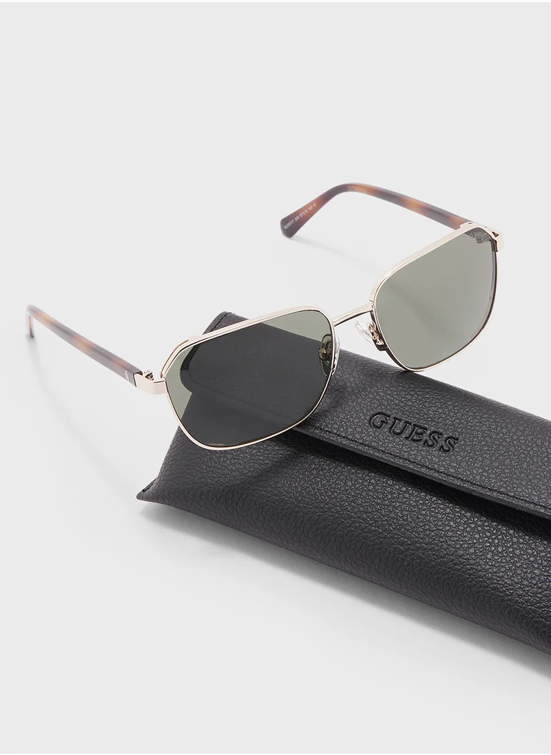 GUESS Uv Protected Shaped  Sunglasses