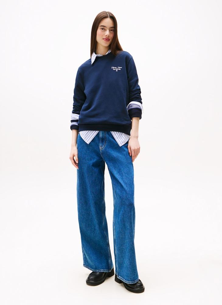 تومي جينز سويت شيرت جرافيك بياقة دائرية - Image 4