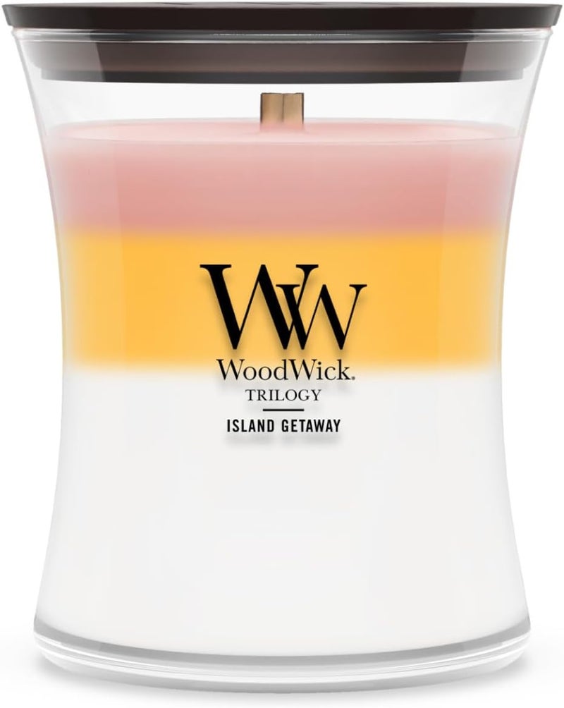 وودويك شمعة على شكل ساعة رملية متوسطة الحجم من WoodWick، برائحة Island Getaway، مصنوعة من شمع ممزوج من فول الصويا عالي الجودة، مع فتيل من نوع Pluswick Innovation، ومنتجة في الولايات المتحدة الأمريكية. - Image 1
