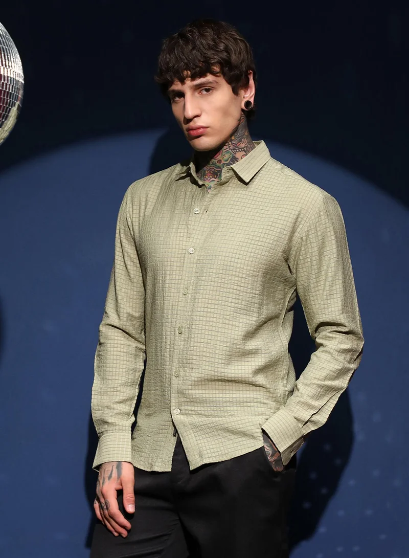 Campus Sutra Campus Sutra Men's Light Pistachio Grid-Tactura Shirt For Casual Wear | Spread Collar | Long Cuffed Sleeves | Button Closure | Shirt Crafted With Comfort Fit For Everyday Wear