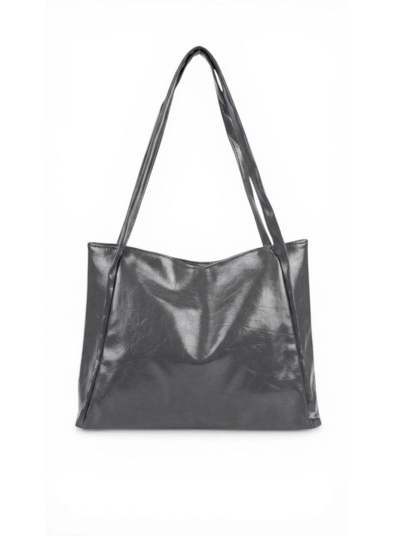 Elegant shoulder bag with a sleek and modern design