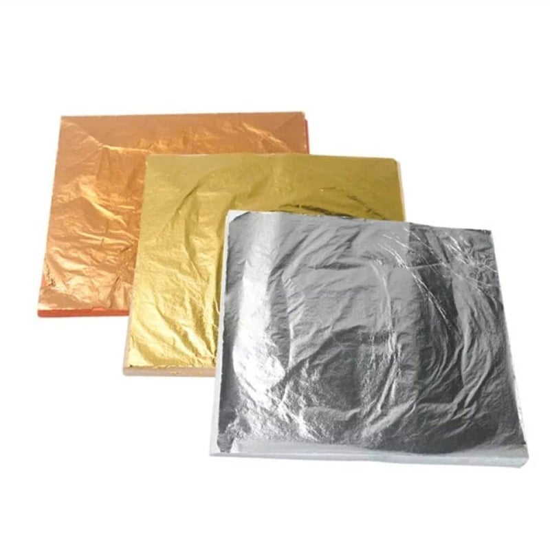 GSWC 300 قطعة من أوراق الفويل المعدنية الذهبية والفضية والنحاسية، أوراق الشفافية، أوراق الانزلاق، أوراق التقليد للاستخدام في الأعمال اليدوية، الإطارات، الفن والحرف، تزيين الأثاث، إلخ (100 من الذهب + 100 من الفضة + 100 من النحاس) 8X8 سم - Image 2