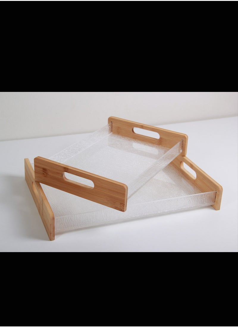 A set of trays offering a luxurious, versatile, elegant and sophisticated design.