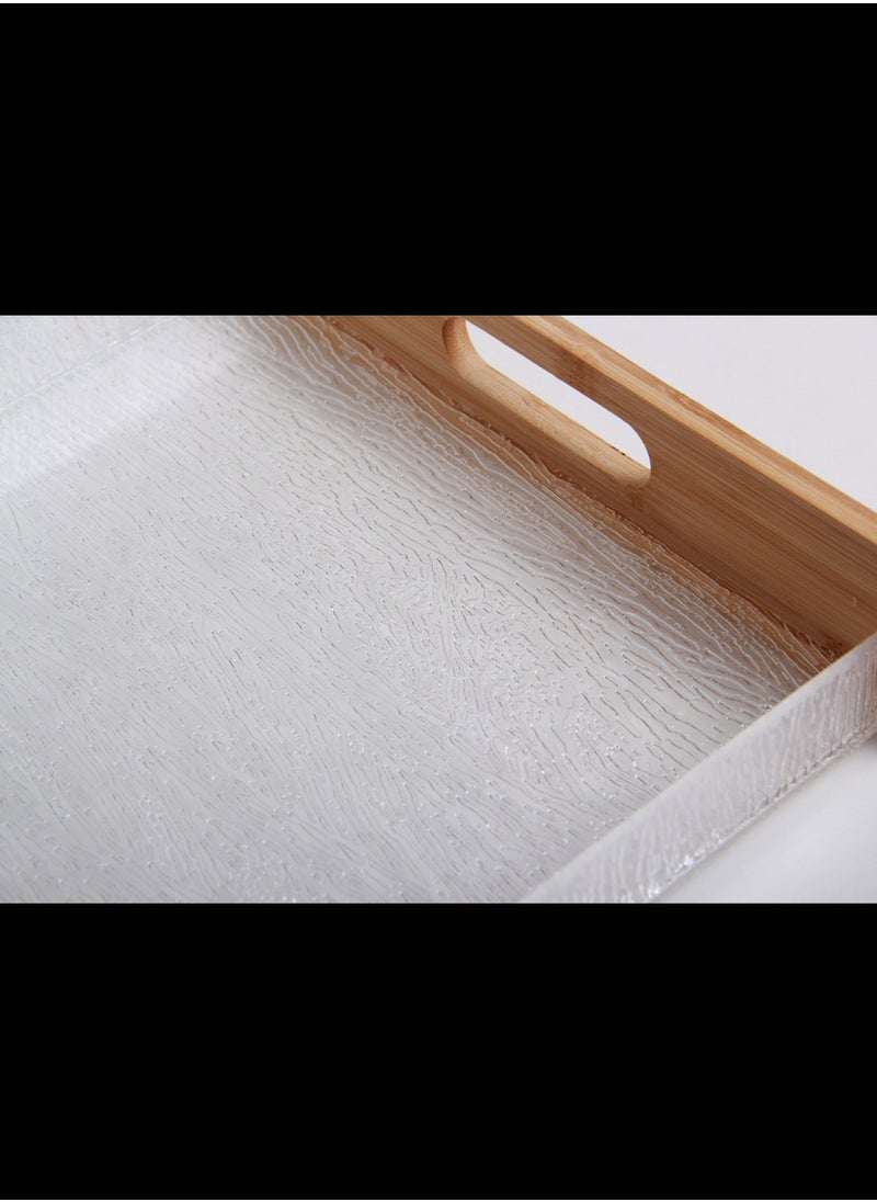 A set of trays offering a luxurious, versatile, elegant and sophisticated design.