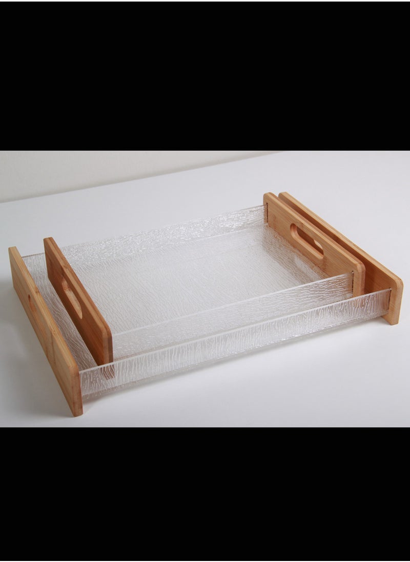 A set of trays offering a luxurious, versatile, elegant and sophisticated design.
