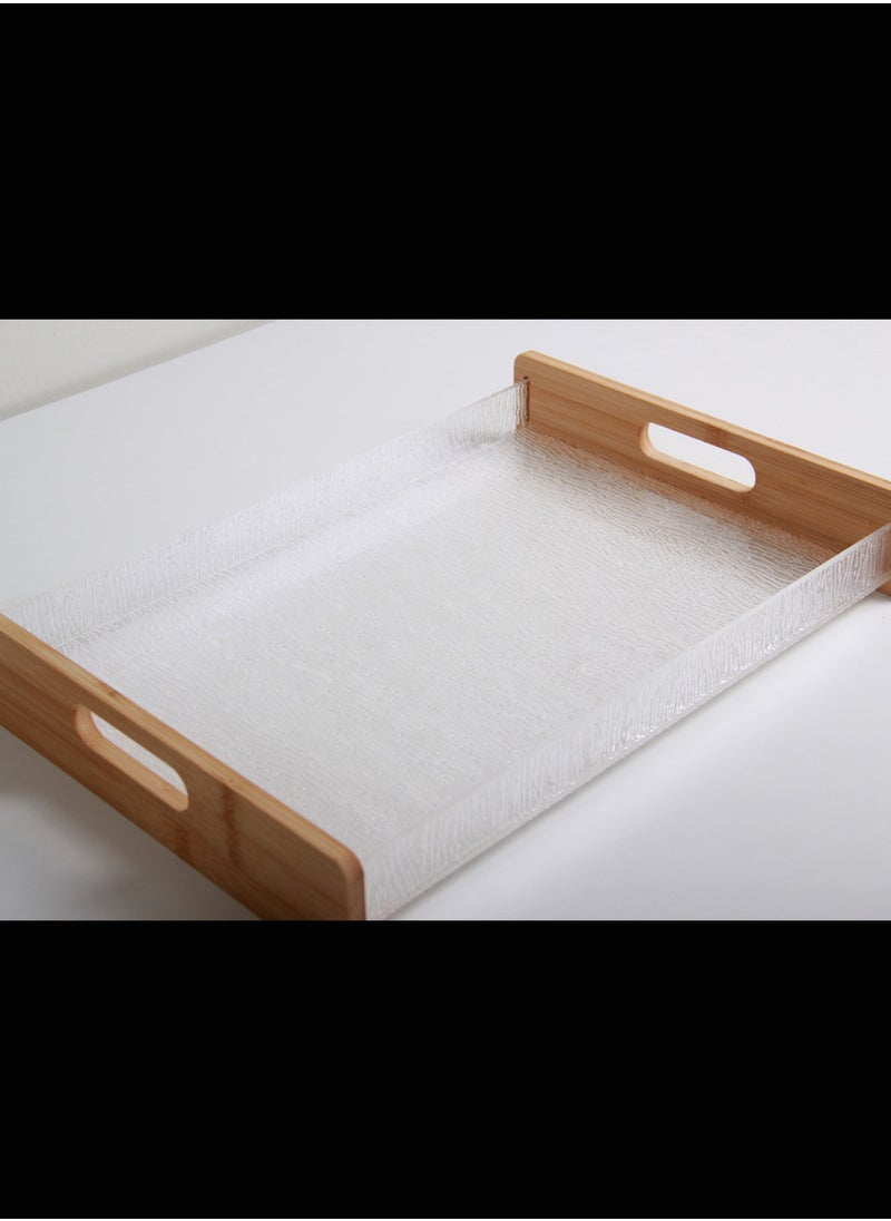 A set of trays offering a luxurious, versatile, elegant and sophisticated design.