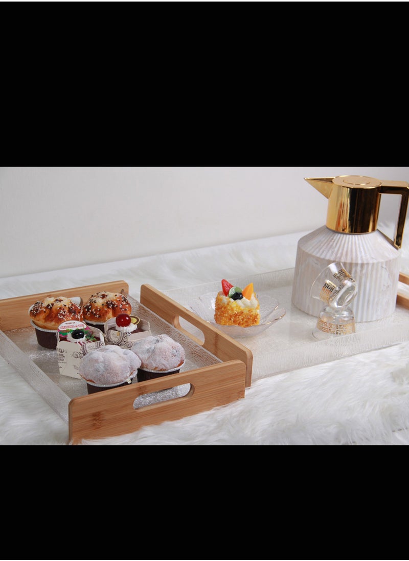 A set of trays offering a luxurious, versatile, elegant and sophisticated design.