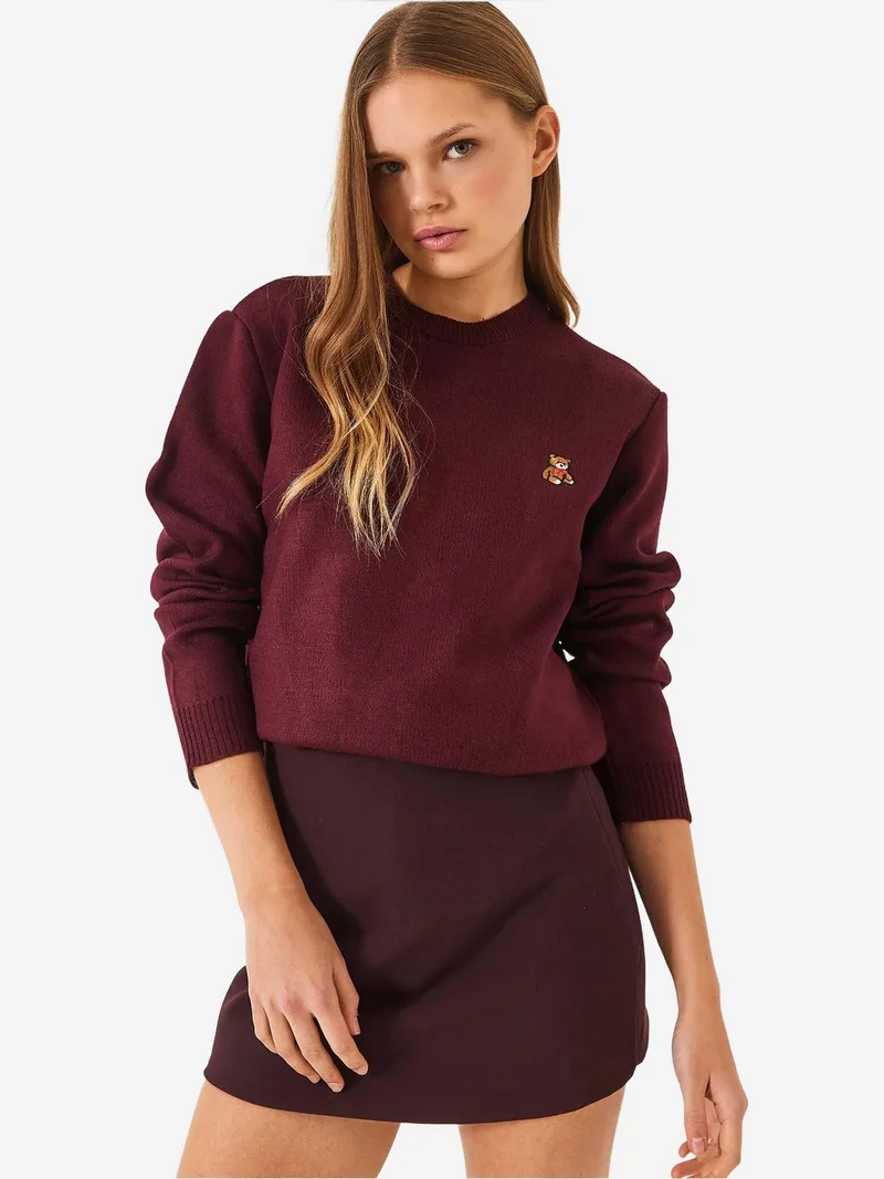 Bianco Lucci LUCCI Embroidered Crew Neck Sweater