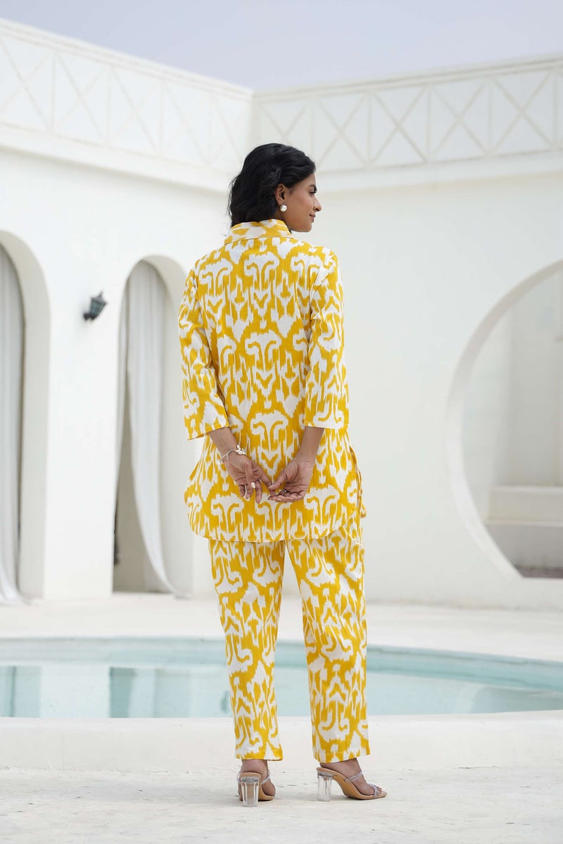 Label Flavia طقم أصفر متناسق مع بلوزة وسروال للنساء - Image 3