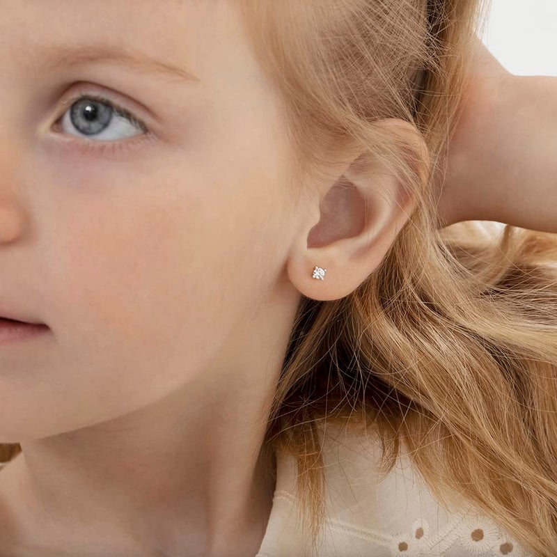 In Season Jewelry أقراط أطفال من الفضة الإسترلينية 925 بحجر زركونيا مكعب شفاف دائري 3 مم، أقراط قفل لولبي للبنات للأطفال الرضع والصغار، مناسبة للأطفال حديثي الثقب في أي مناسبة - Image 2
