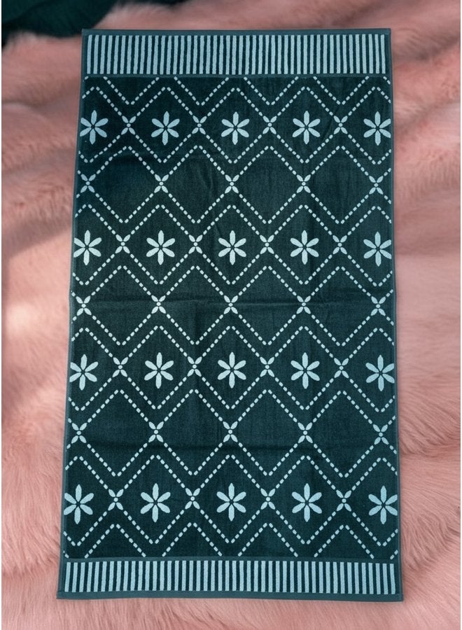 توالا منشفة حمام قطنية خضراء داكنة ٨٦*١٥٠ - Image 1