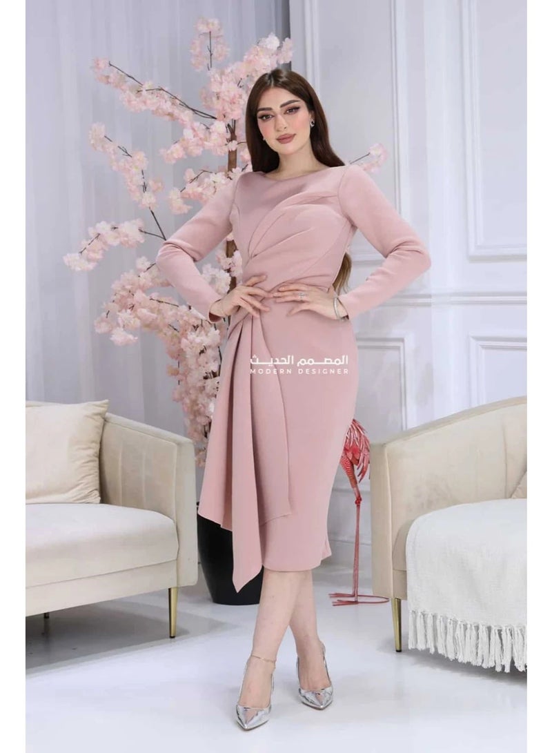 المصمم الحديث فستان فخم قصير  لإطلالة أنيقة في العيد يتميز الفستان بتصميمه الأنيق والبسيط الذي يبرز جمالك من براند المصمم الحديث - Image 1