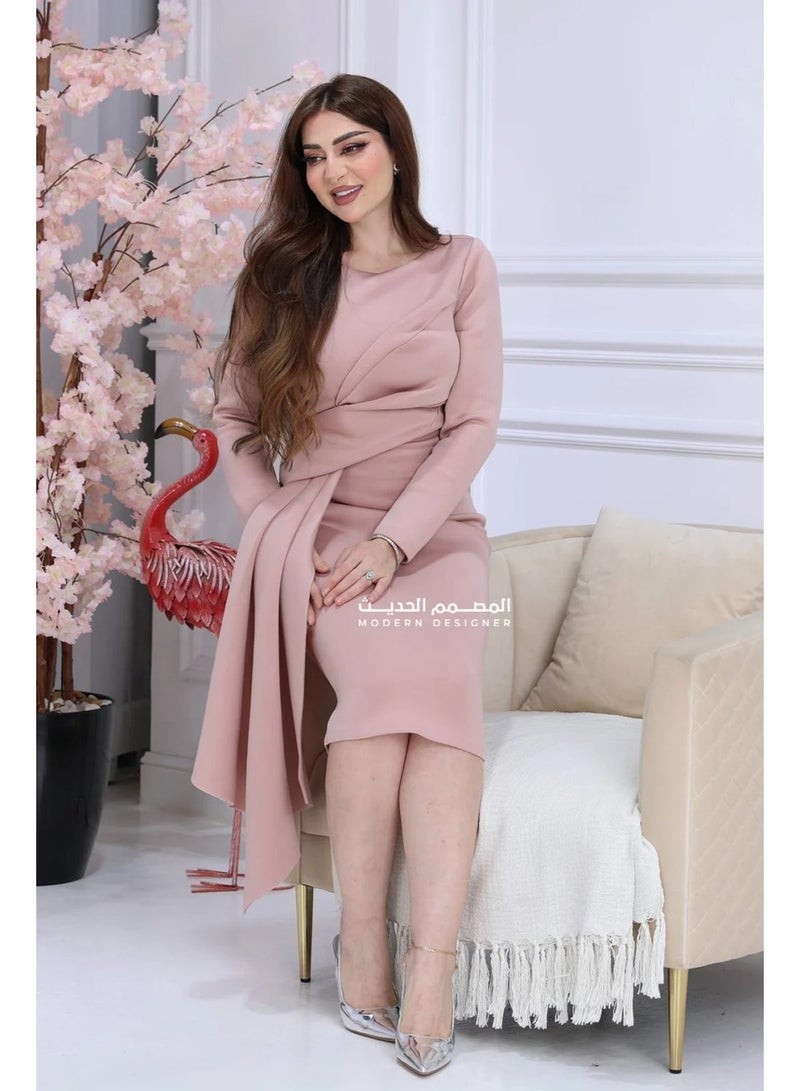 المصمم الحديث فستان فخم قصير  لإطلالة أنيقة في العيد يتميز الفستان بتصميمه الأنيق والبسيط الذي يبرز جمالك من براند المصمم الحديث - Image 2