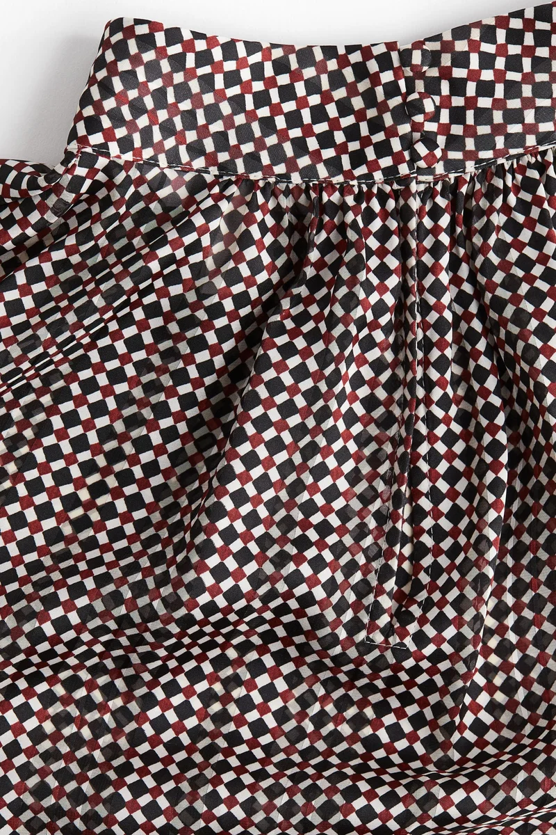 اتش اند ام بلوزة منقوشة