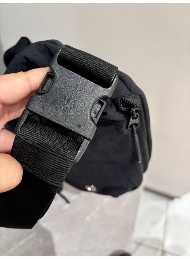 lululemon Curved 3L Magnetic Closure Crossbody Bag, Unisex Sport Casual Waist Pack for Fitness & Cycling - Image 3