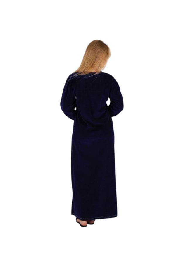 زيكوتكس  عباية نسائية شتوية قطيفة ملكي ناعمة - لون كحلي داكن بتطريز صدر هندسي وأزرار ديكور - جلالة استقبال بفتحة رقبة V. - Image 3