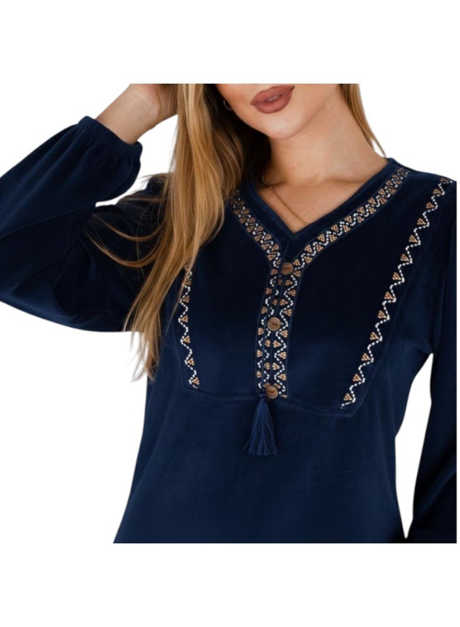 زيكوتكس  عباية نسائية شتوية قطيفة ملكي ناعمة - لون كحلي داكن بتطريز صدر هندسي وأزرار ديكور - جلالة استقبال بفتحة رقبة V. - Image 2