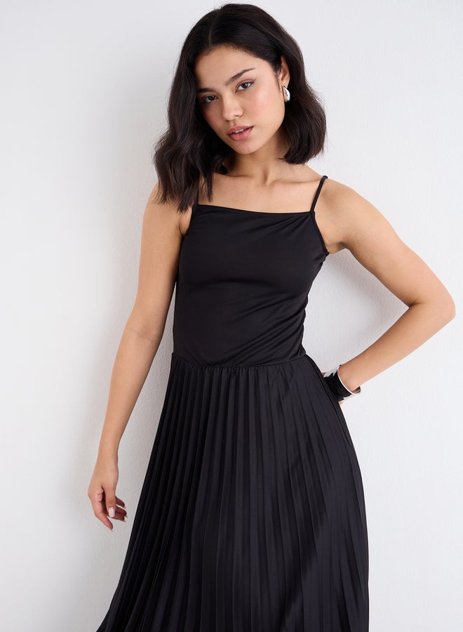 Styli Black Strappy Pleated Maxi Dress - Image 3