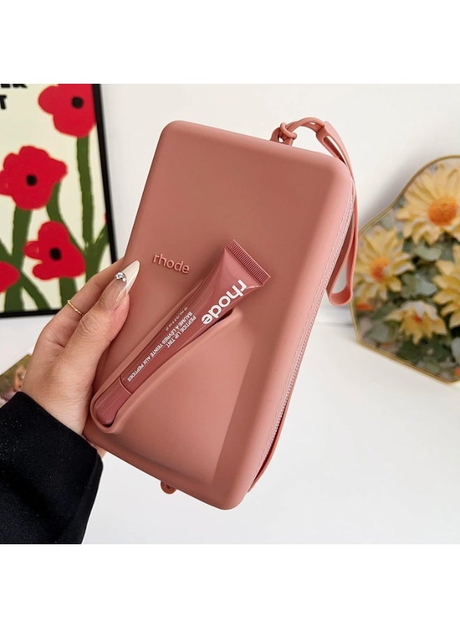 رود حقيبة رود بوتش مع حزام قابل للتعديل وملمع شفاه - حقيبة مستحضرات تجميل صغيرة انيقة للمكياج والسفر والضروريات اليومية (توست) - Image 2