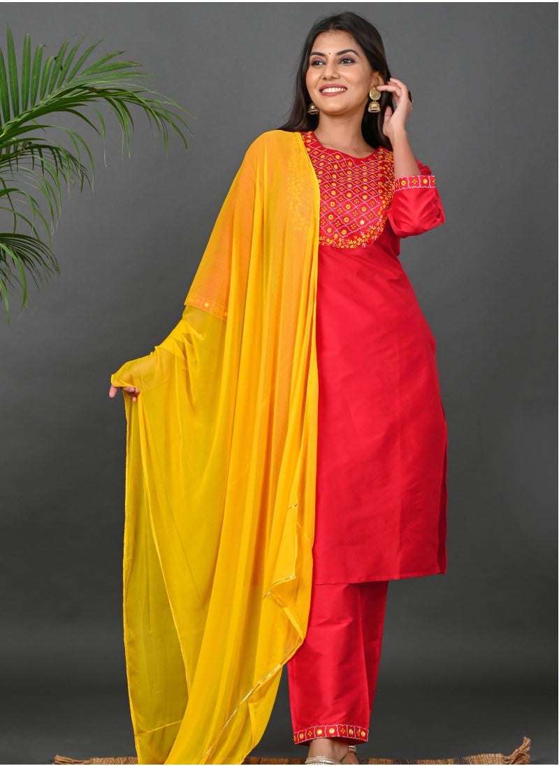 ريارا طقم كورتا نسائية مطرزة من Riara مع دوباتا أحمر رقبة مستديرة 2XL  - Image 1