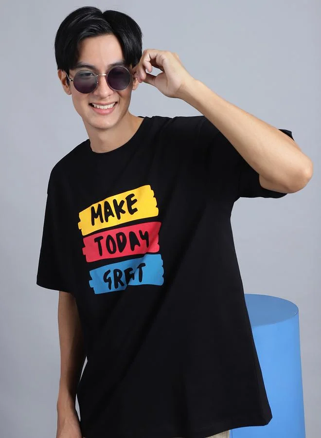 تايك تو تيشيرت رجالي أسود مطبوع برسومات كبيرة من دور